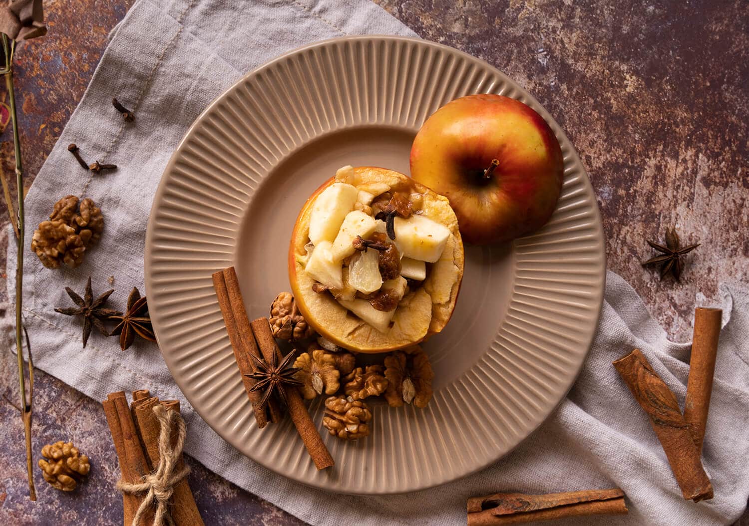 Apple Crumble with Cinnamon Oat Topping | recipescard.com