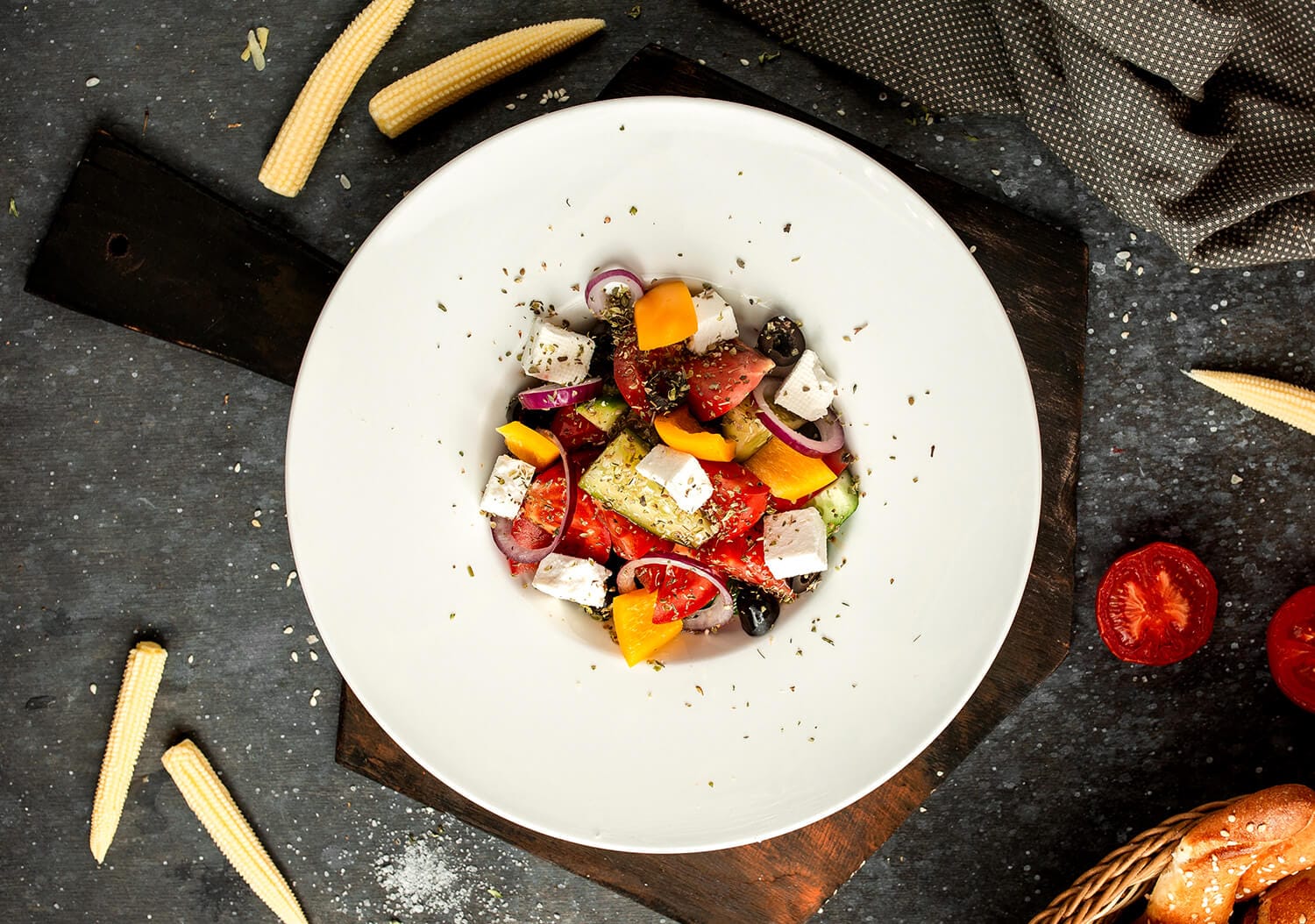 Peach and Burrata Salad with Balsamic Glaze | recipescard.com