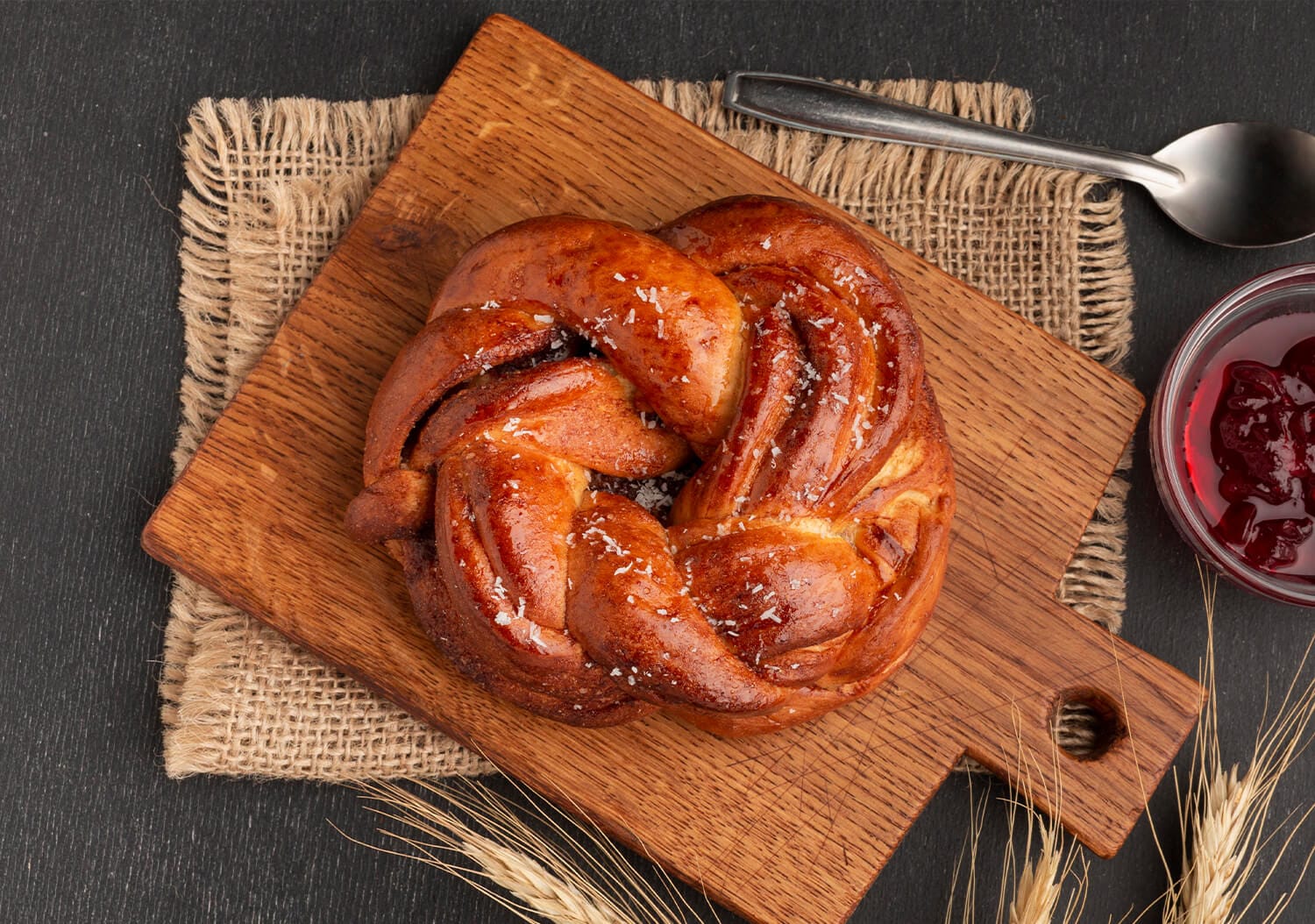 Homemade Cinnamon Raisin Bagels with Honey | recipescard.com